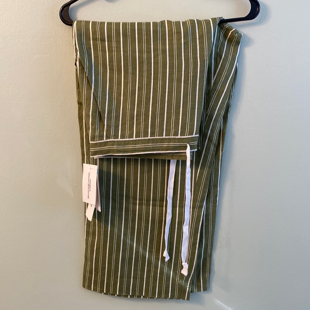 Jones New York Olive & White Vertical-Stripe Capris